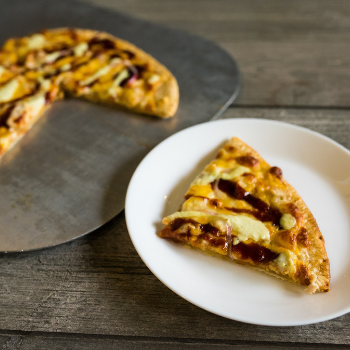 Grilled chicken pizza with barbecue sauce